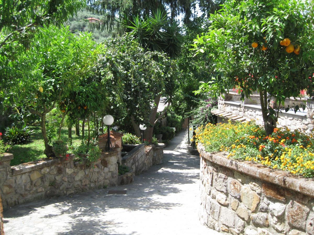 Agriturismo Il Convento マッサ・ルブレンセ エクステリア 写真